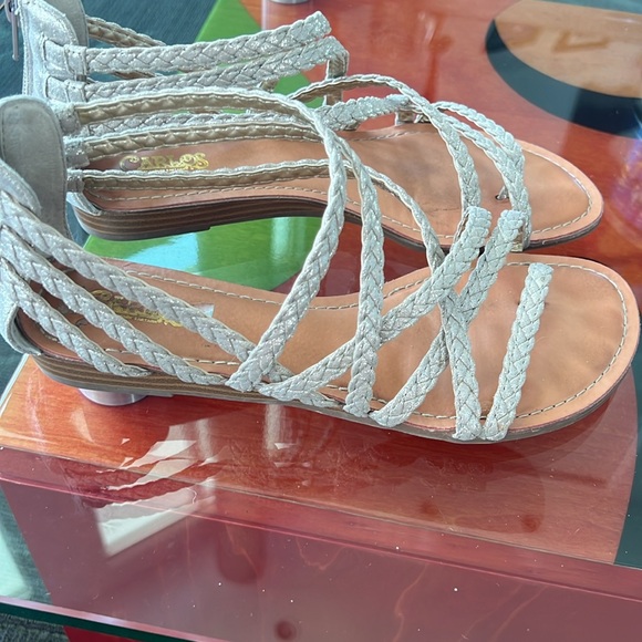Carlos metallic light gold sandal size 8 1/2 - Picture 3 of 9